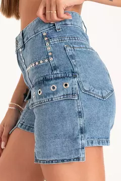 SHORT CARGO NEVADO CON TACHAS Y OJALILLOS - comprar online