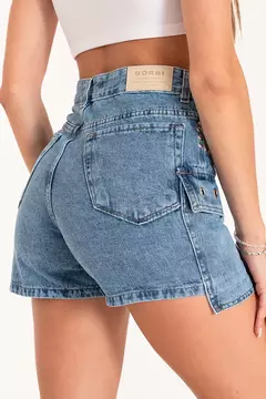 SHORT CARGO NEVADO CON TACHAS Y OJALILLOS en internet