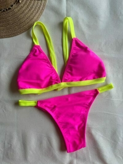 Conjunto Bikini con Vivos en Tiras y Cola Less