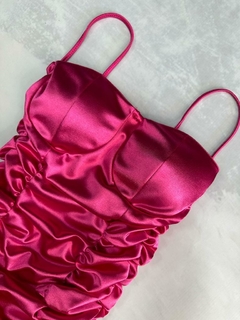 VESTIDO FUCSIA CON PUSH UP Y FRUNCE - Zafro 