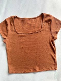 TOP CUELLO CUADRADO MARRON - comprar online