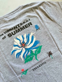 REMERA TAVERNITI CON ESTAMPA EN ESPALDA en internet