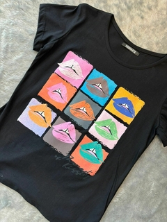 REMERA SIDDHARTA LABIOS