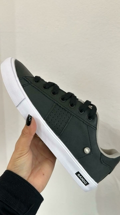 ZAPATILLA CUERO BANDO NEGRA