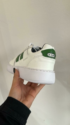 ZAPATILLA BLANCA C/VERDE CUERO BANDO - comprar online