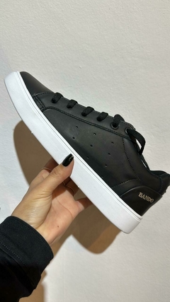 ZAPATILLA CUERO NEGRA BANDO