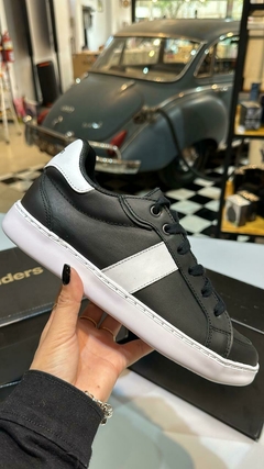 ZAPATILLA NEGRA C/ BLANCA