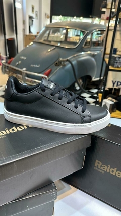 ZAPATILLA CUERO NEGRA RAIDERS en internet