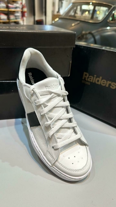 ZAPATILLA CUERO BLANCA C/NEGRA RAIDERS