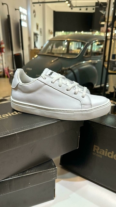 ZAPATILLA CUERO NEGRA RAIDERS en internet