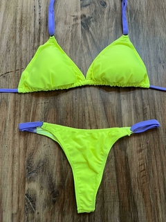 BIKINI CON REGULABLE Y TIRAS DE COLOR