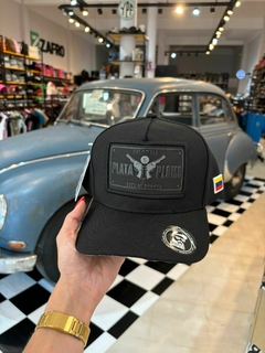 GORRA PLATA O PLOMO