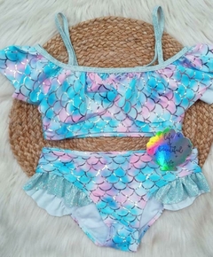 BIKINI POSTO MULTICOLOR PASTEL ESCAMAS CON BRETELES Y VOLADOS PLATEADOS