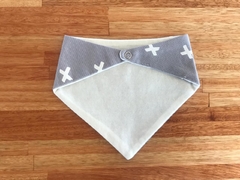 Babero Bandana Crucecitas Gris - comprar online