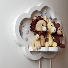 Porta Maternidade Nuvem com bichos de Amigurumi - comprar online