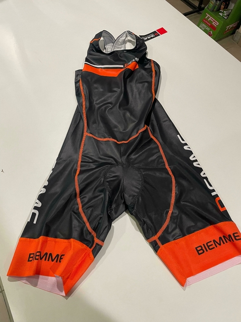 ENTERITO TRIATLON B-EMME SIZE KIT (MUJER) (NEGRO-NARANJA)