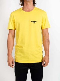 Remera El Solitario Básica - Amarillo - Coventry Motors Ltd.