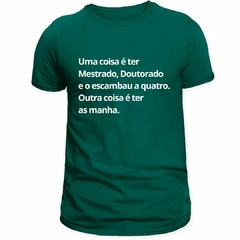 Camiseta Masculina (Uma coisa é ter Mestrado, outra coisa é ter as manha) - comprar online