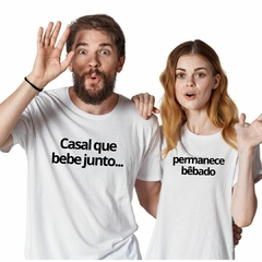 Casal que bebe junto permanece bêbado