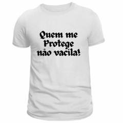 Camiseta Masculina (Quem me Protege não vacila) - comprar online