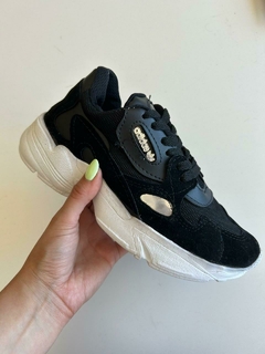 ADIDAS Falcon Negras TALLE 35