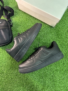 Nike - Air Force AF1 ALL BLACK - comprar online