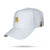 Boné snapback branco com logotipo bordado em dourado.