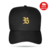 Boné snapback preto com logotipo bordado em dourado.