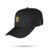 Boné snapback preto com logotipo bordado em dourado.