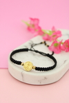 Pulsera san Benito pasante dorado tejido negro