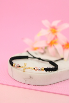 Pulsera cruz piedras en negro - comprar online