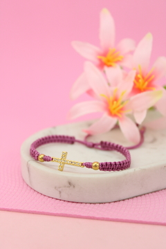 Pulsera cruz piedras en morado metalizado