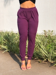 Calça Canelada Com Elástico No Cós e Bolso Roxo - comprar online