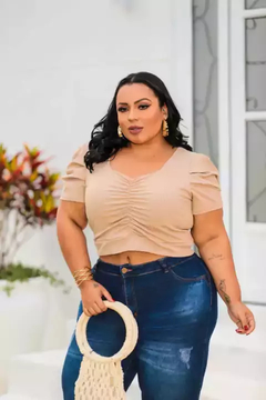 Cropped Plus Size Manga Princesa Amêndoas - comprar online