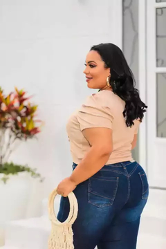 Cropped Plus Size Manga Princesa Amêndoas na internet