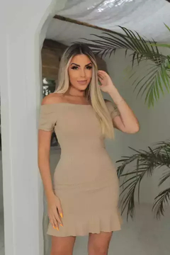 Vestido Curto Canelado Babado Embaixo Amêndoa - Ímpeto Modas