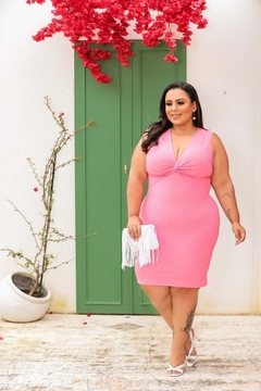 Vestido Midi Canelado Nozinho Plus Size Rosa Camélia na internet