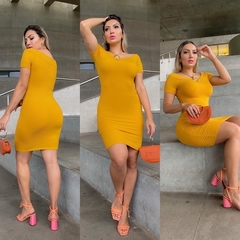 Vestido Curto Canelado Ombro a Ombro Com Manguinha Mostarda