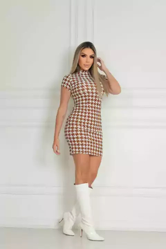 Imagem do Vestido Curto Gola Alta Com Manguinha Pied De Poule Branco Com Caramelo