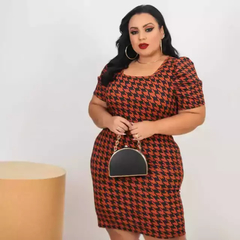 Vestido Midi Canelado Manga Bufante Plus Size Pied De Poule Preto Com Terracota - comprar online