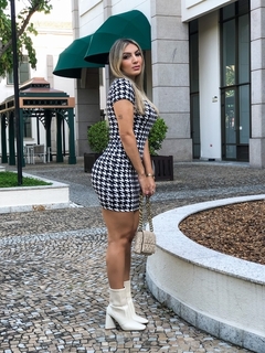 Vestido Curto Gola Alta Com Manguinha Pied De Poule - comprar online