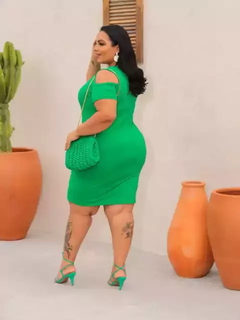 Vestido Midi Canelado Recorte Na Manga Plus Size Verde Esmeralda na internet