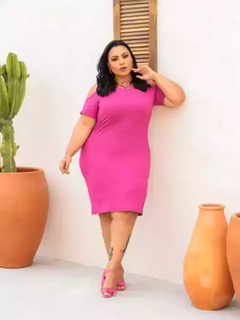 Vestido Midi Canelado Recorte Na Manga Plus Size Fúcsia - loja online