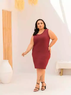 Vestido Midi Canelado Regata Plus Size Marsala na internet