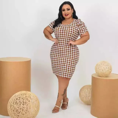 Vestido Midi Canelado Manga Bufante Plus Size Pied De Poule Branco Com Caramelo na internet