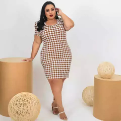 Vestido Midi Canelado Manga Bufante Plus Size Pied De Poule Branco Com Caramelo - Ímpeto Modas