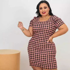 Vestido Midi Canelado Manga Bufante Plus Size Pied De Poule Preto Com Rosê - comprar online