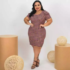 Vestido Midi Canelado Manga Bufante Plus Size Pied De Poule Preto Com Rosê na internet