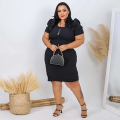 Vestido Midi Canelado Manga Bufante Plus Size Preto - comprar online