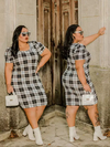 Vestido Midi Canelado Manga Bufante Plus Size Xadrez Cinza Com Branco